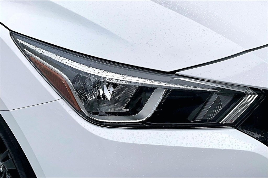 Used 2020 Nissan Versa S image 30