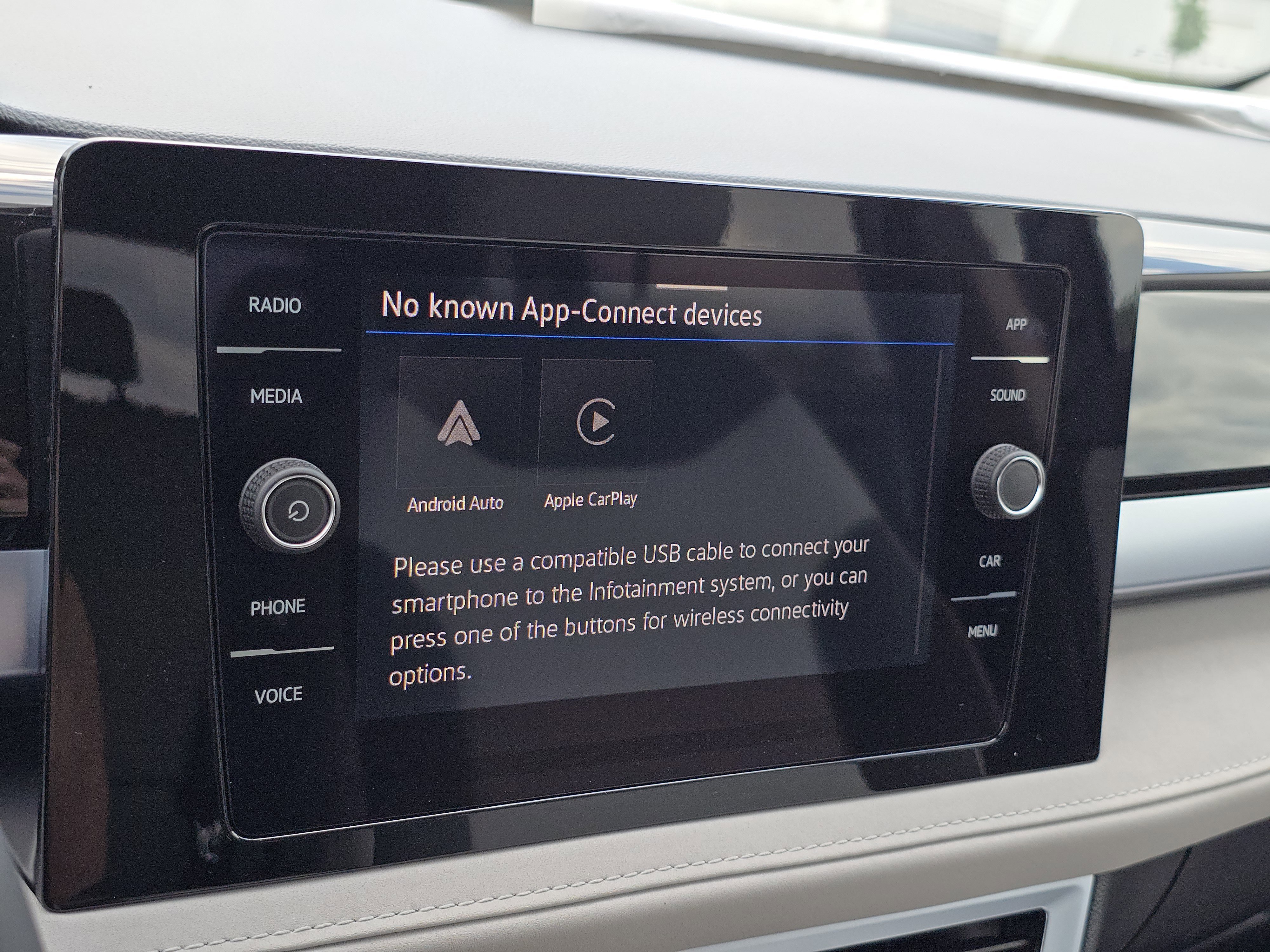 New 2025 Volkswagen Taos SE image 9