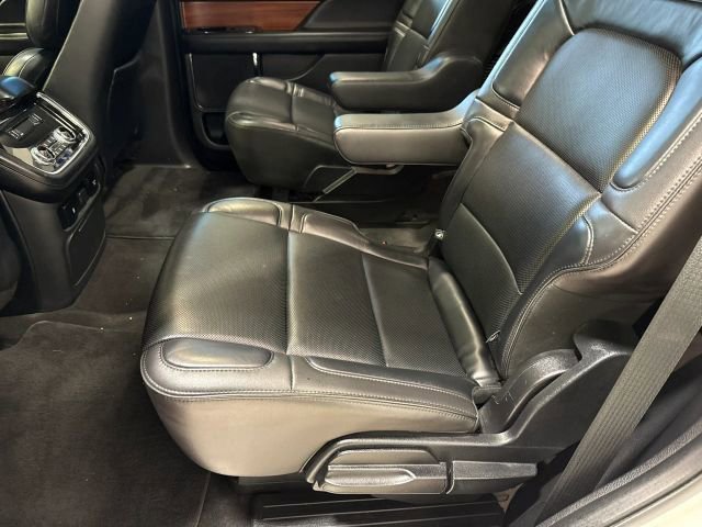 Used 2018 Lincoln Navigator Select w/ Technology Package RWD image 25