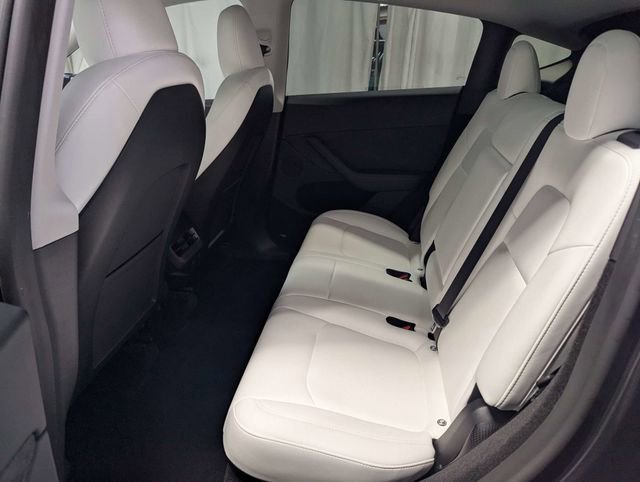 Used 2024 Tesla Model Y Long Range image 9