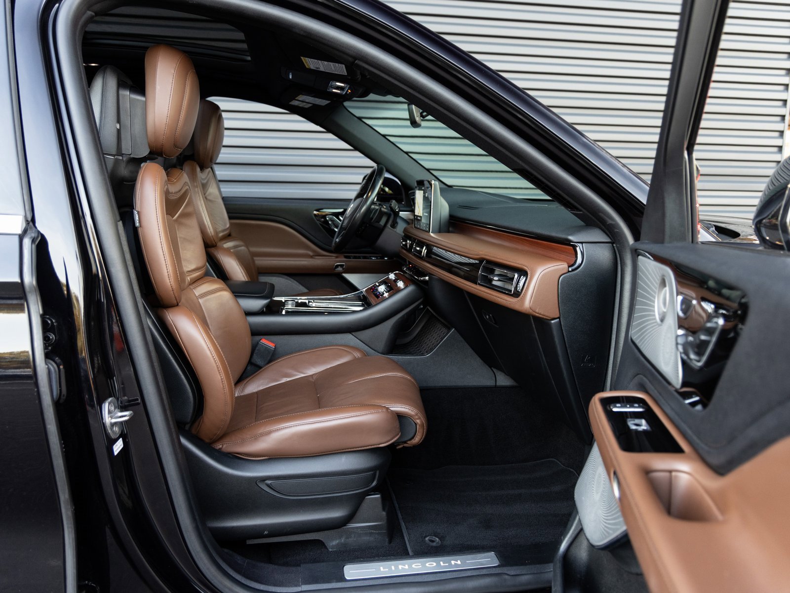 Used 2020 Lincoln Aviator Reserve w/ Equipment Group 202A image 33