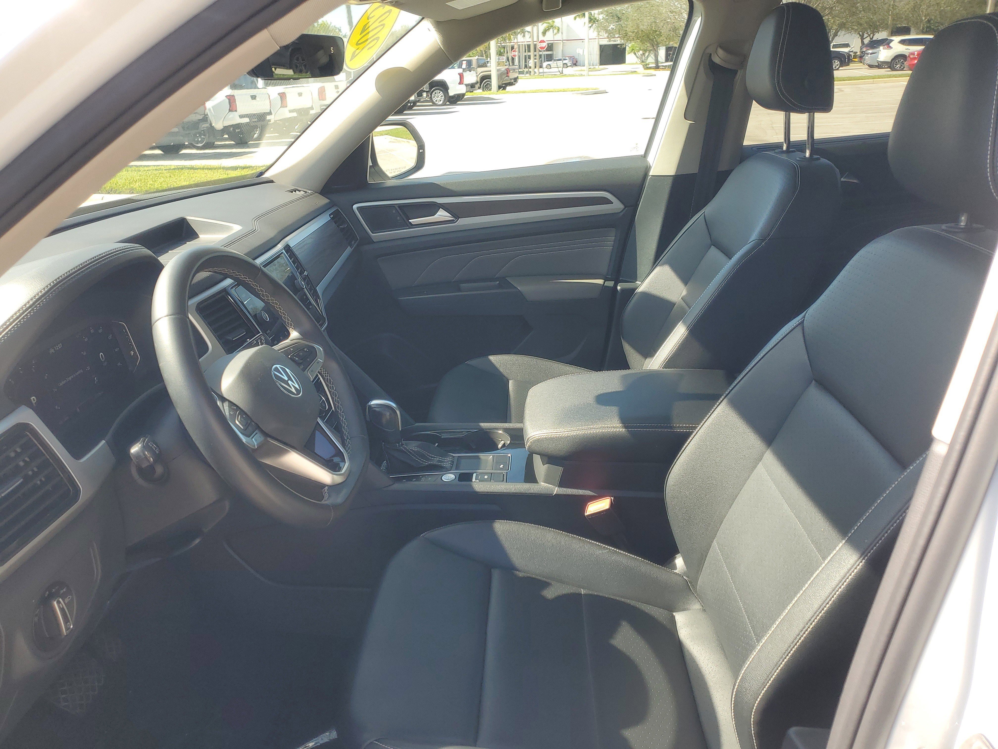 Used 2023 Volkswagen Atlas SE w/ Panoramic Sunroof Package image 16