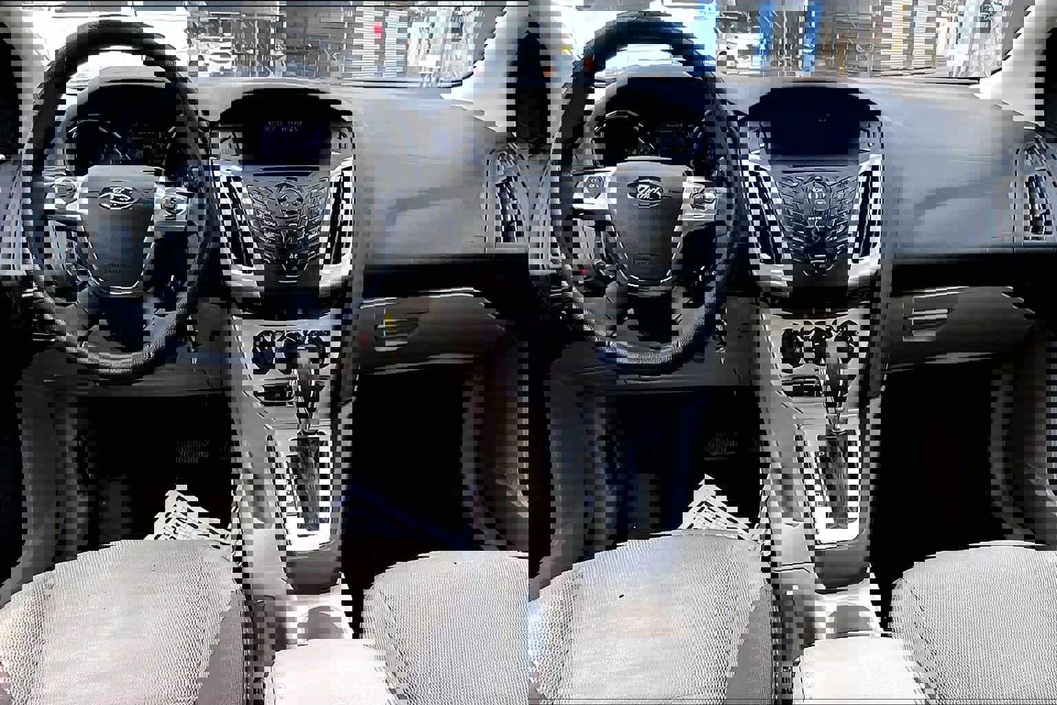 Used 2014 Ford Focus SE FWD image 16