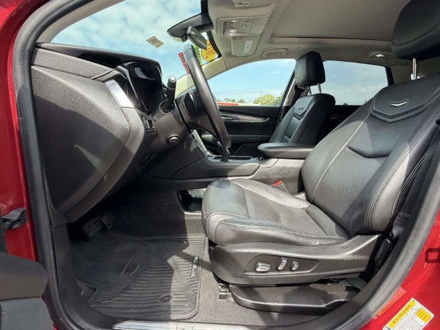 Used 2019 Cadillac XT5 Luxury w/ LPO, Black Ice Package AWD/4WD image 9