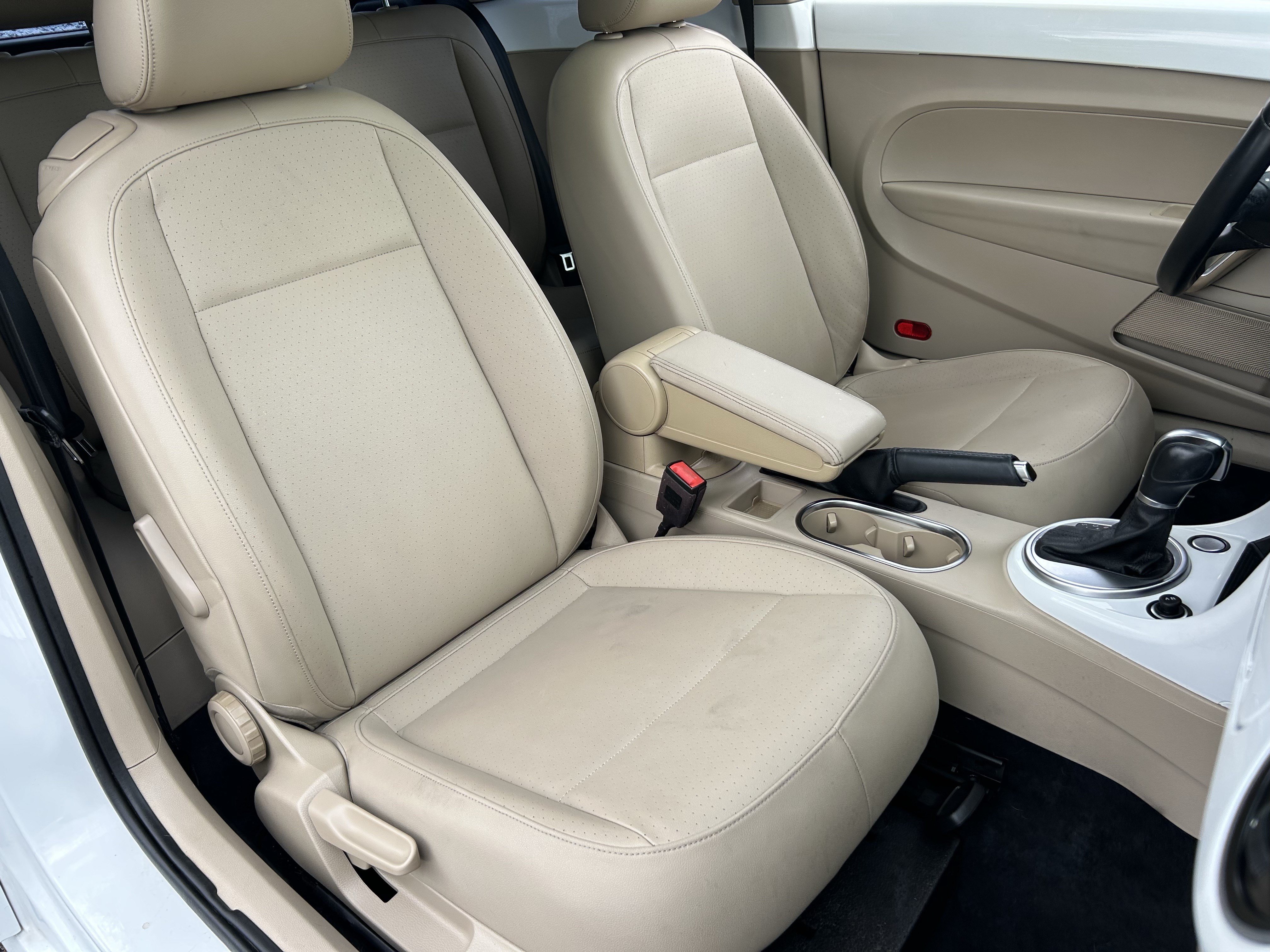 Used 2019 Volkswagen Beetle 2.0T SE FWD image 8