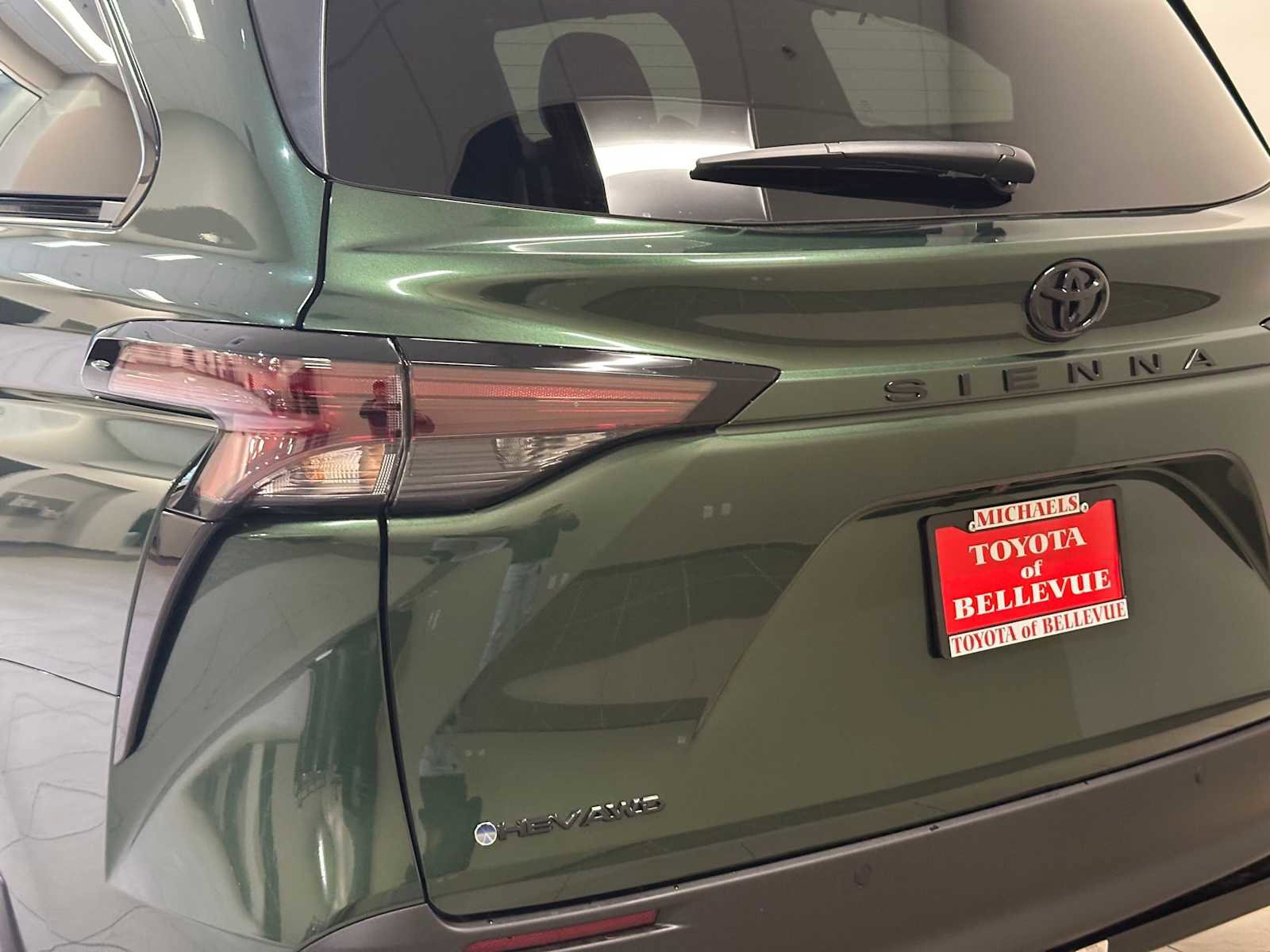 Certified 2026 Toyota Sienna XLE Woodland Edition image 7