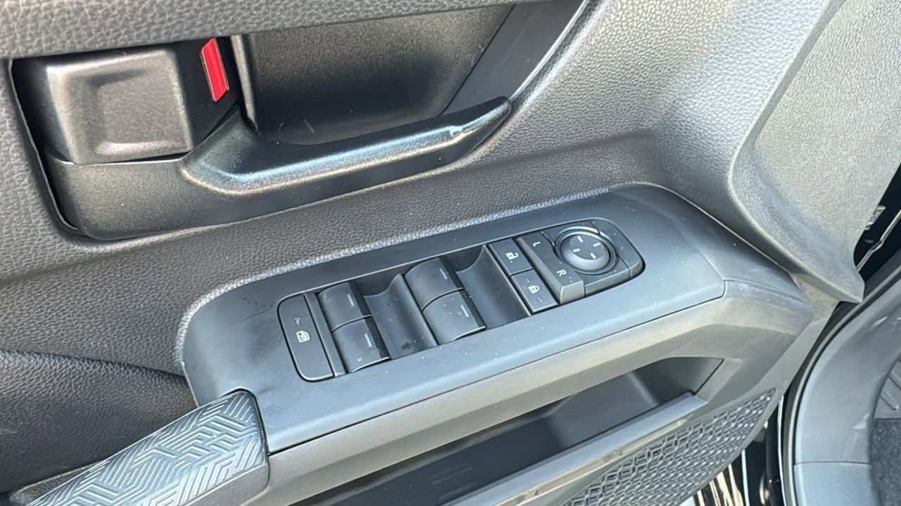 Certified 2024 Toyota Tacoma SR5 image 9