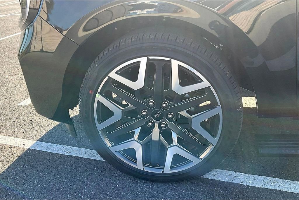 New 2026 Ford Expedition Platinum image 11