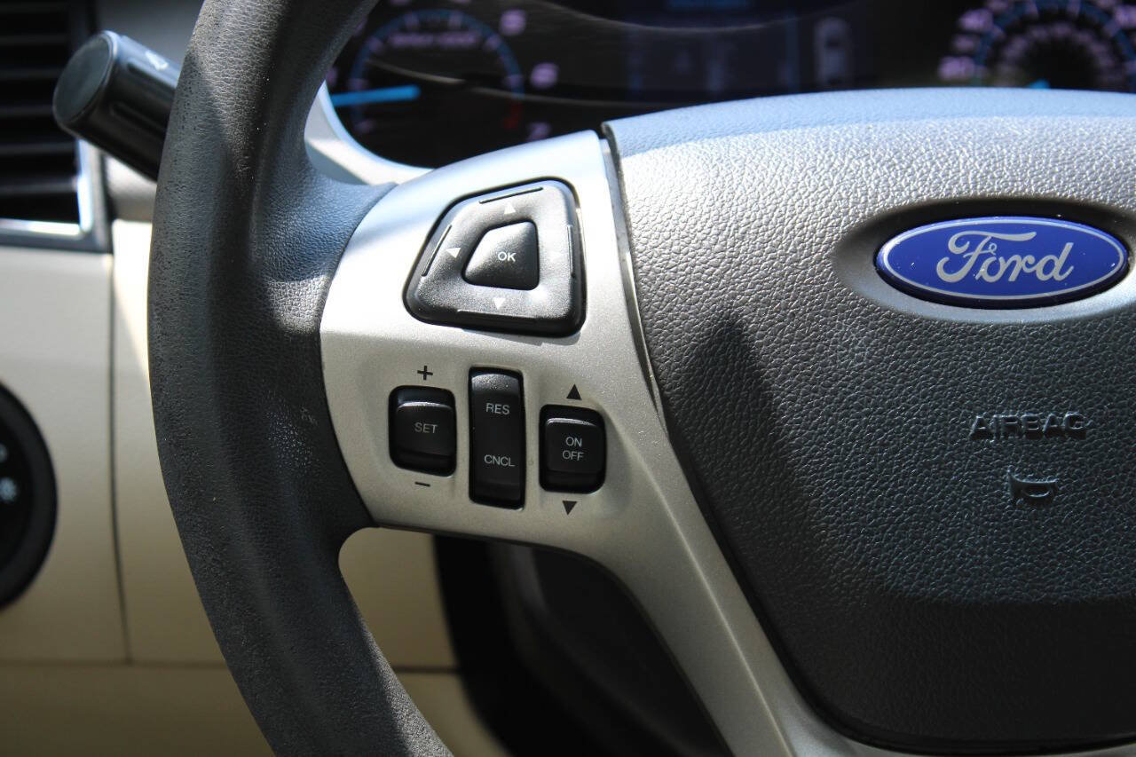 Used 2018 Ford Taurus SE FWD image 35