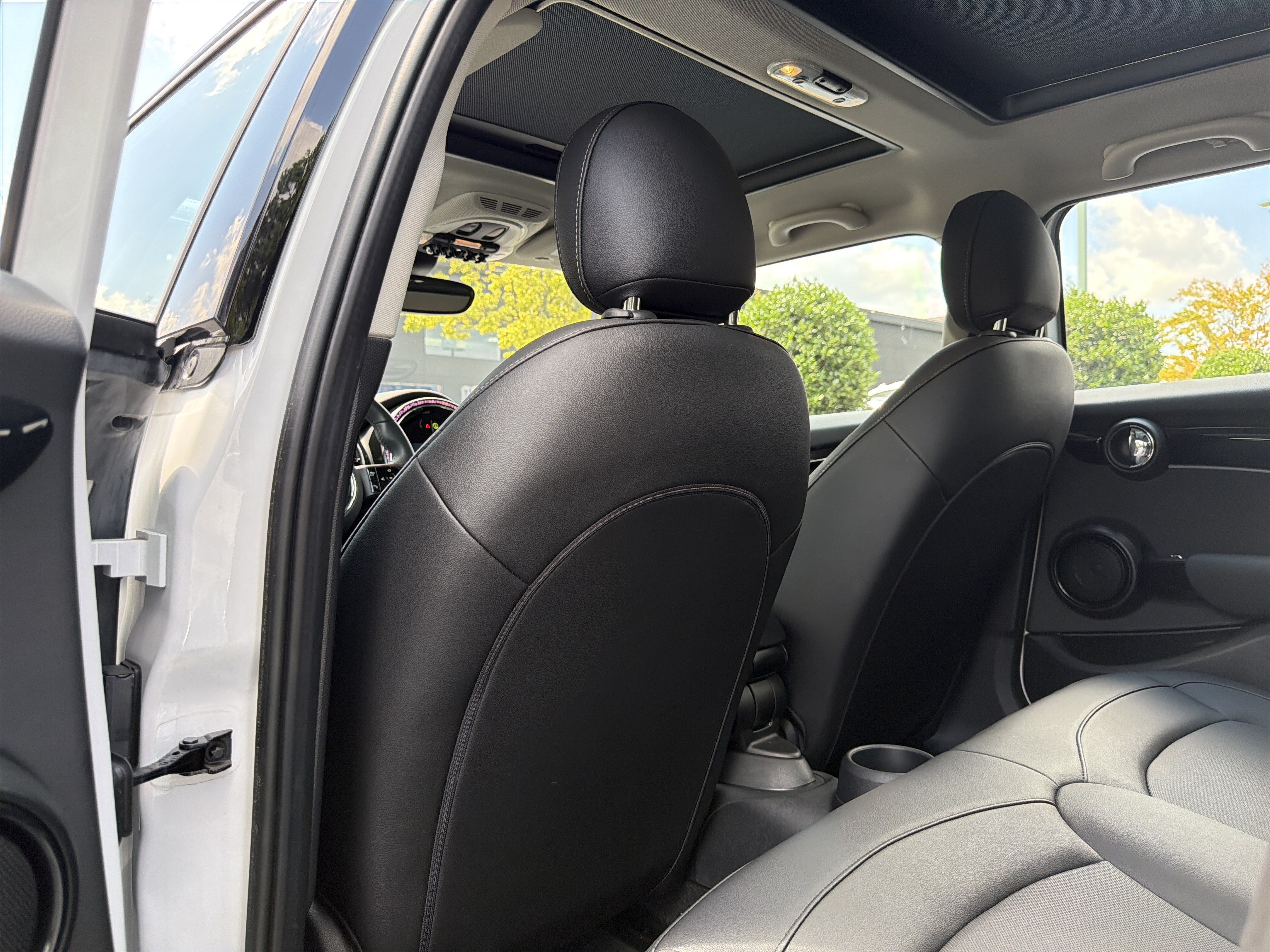 Used 2024 MINI Cooper 4-Door Hardtop FWD image 37
