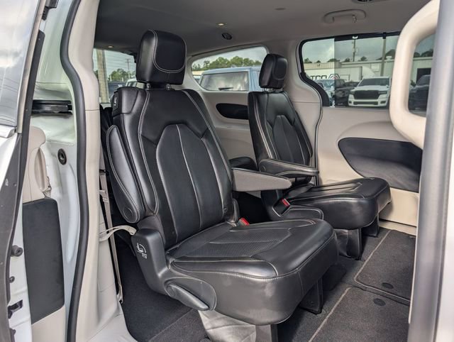 Used 2023 Chrysler Pacifica Touring-L FWD image 25