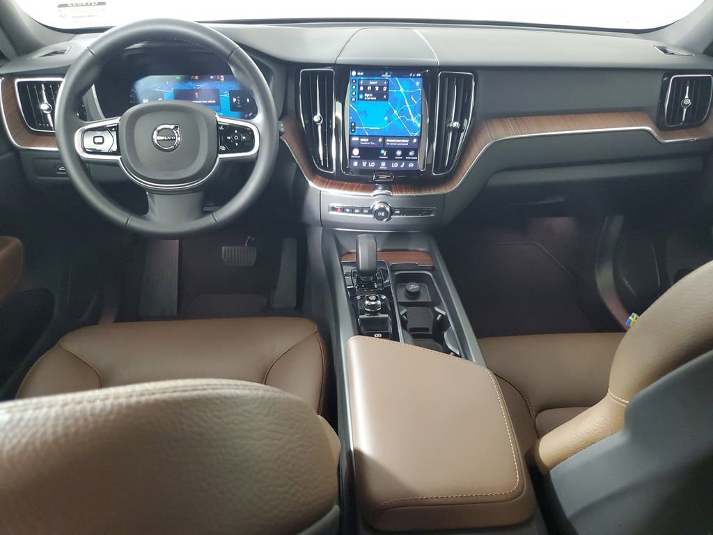 Used 2025 Volvo XC60 B5 Plus AWD/4WD image 17