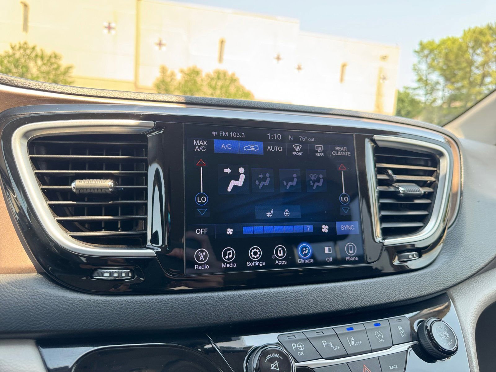 Used 2017 Chrysler Pacifica Touring-L Plus w/ Advanced Safetytec Group FWD image 31