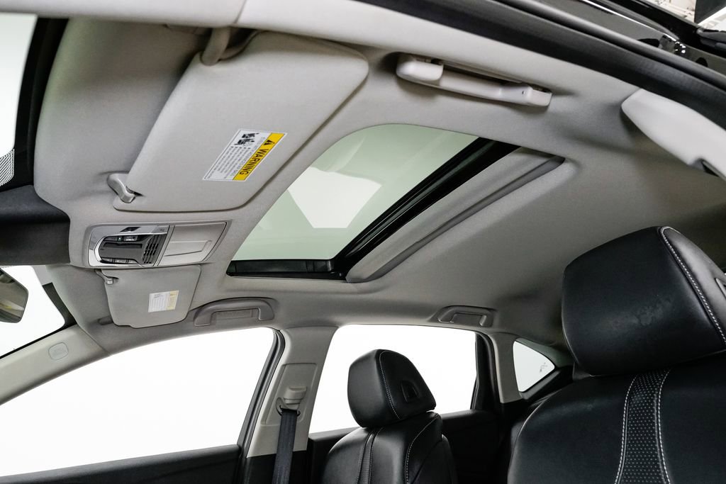 Certified 2025 Acura TLX w/ Technology Package image 9