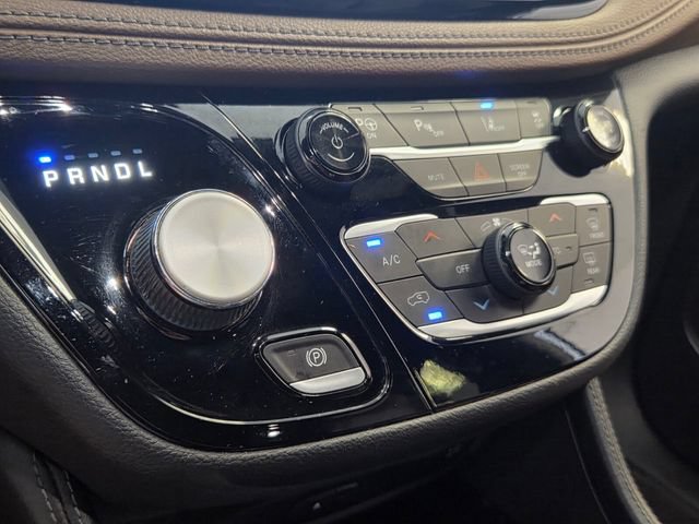 Used 2021 Chrysler Pacifica Limited w/ Uconnect Theater Family Group FWD image 24