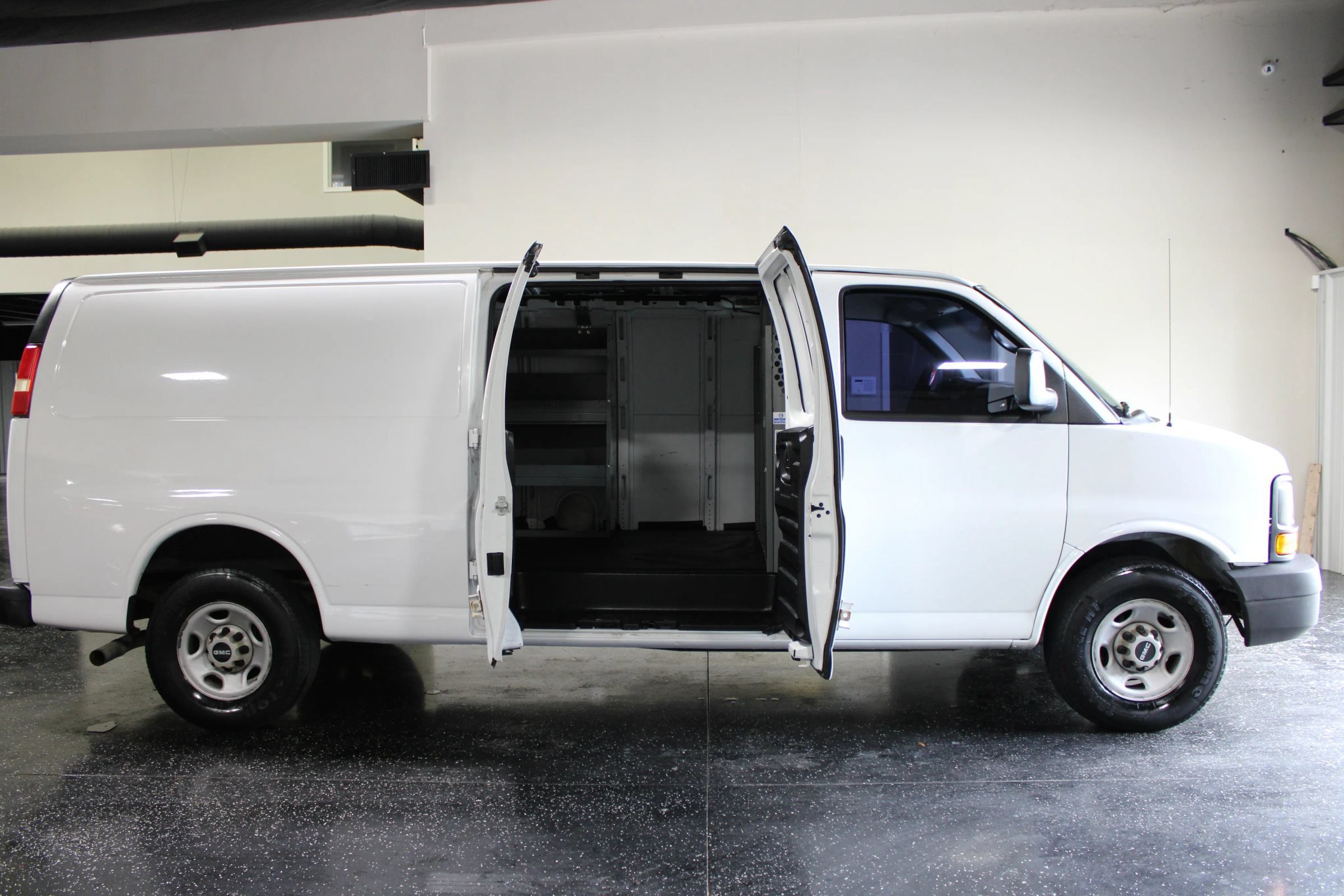 Used 2008 GMC Savana 2500 Extended RWD image 23