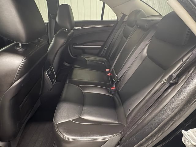 Used 2022 Chrysler 300 Touring L RWD image 9