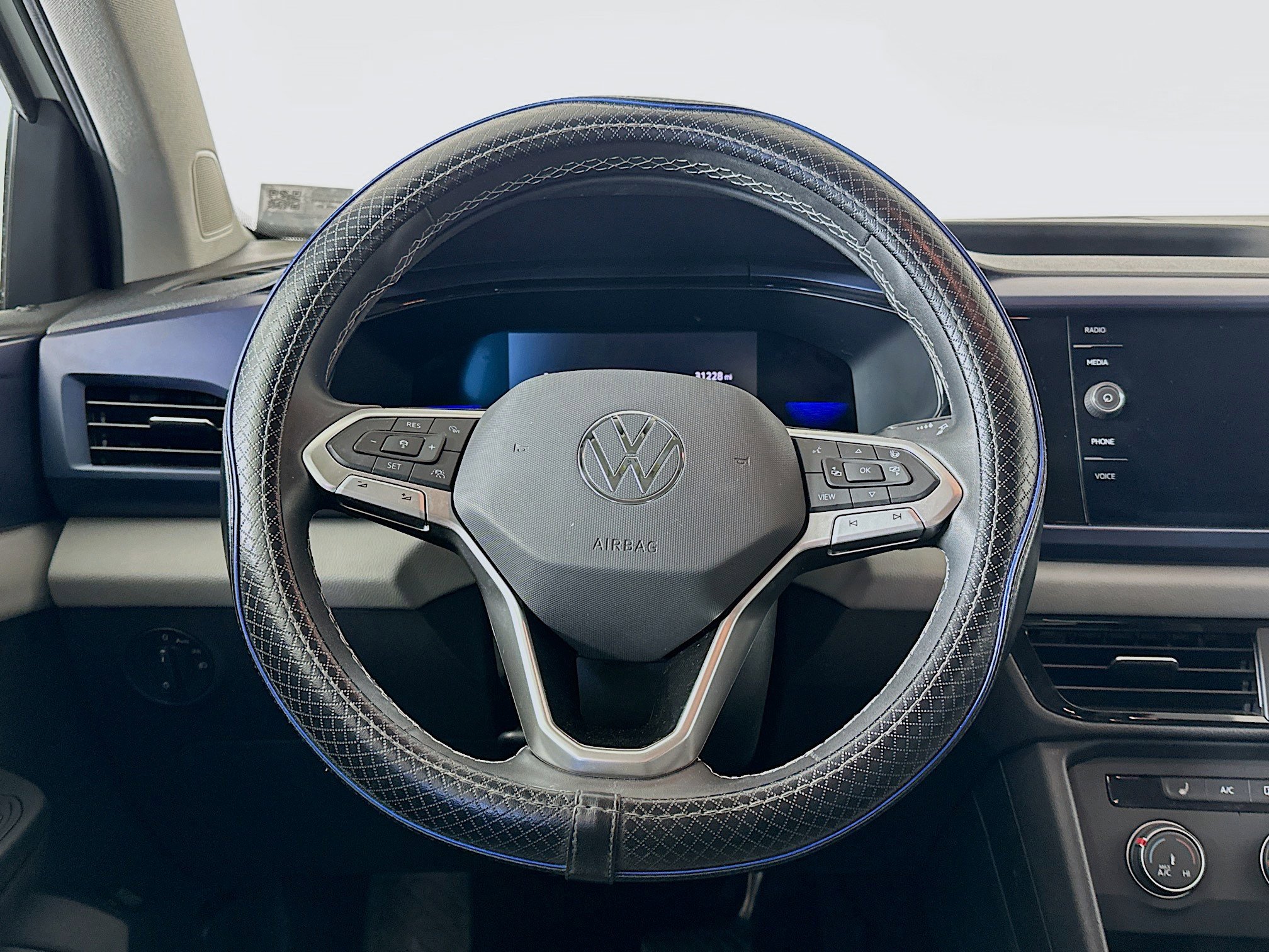 Used 2022 Volkswagen Taos SE FWD image 18