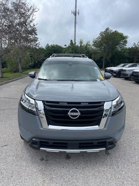 Used 2024 Nissan Pathfinder Platinum image 6