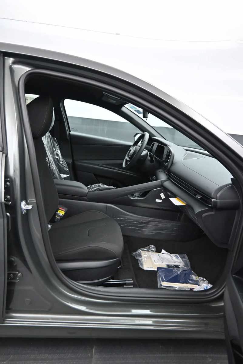 New 2026 Hyundai Elantra Sport FWD image 11