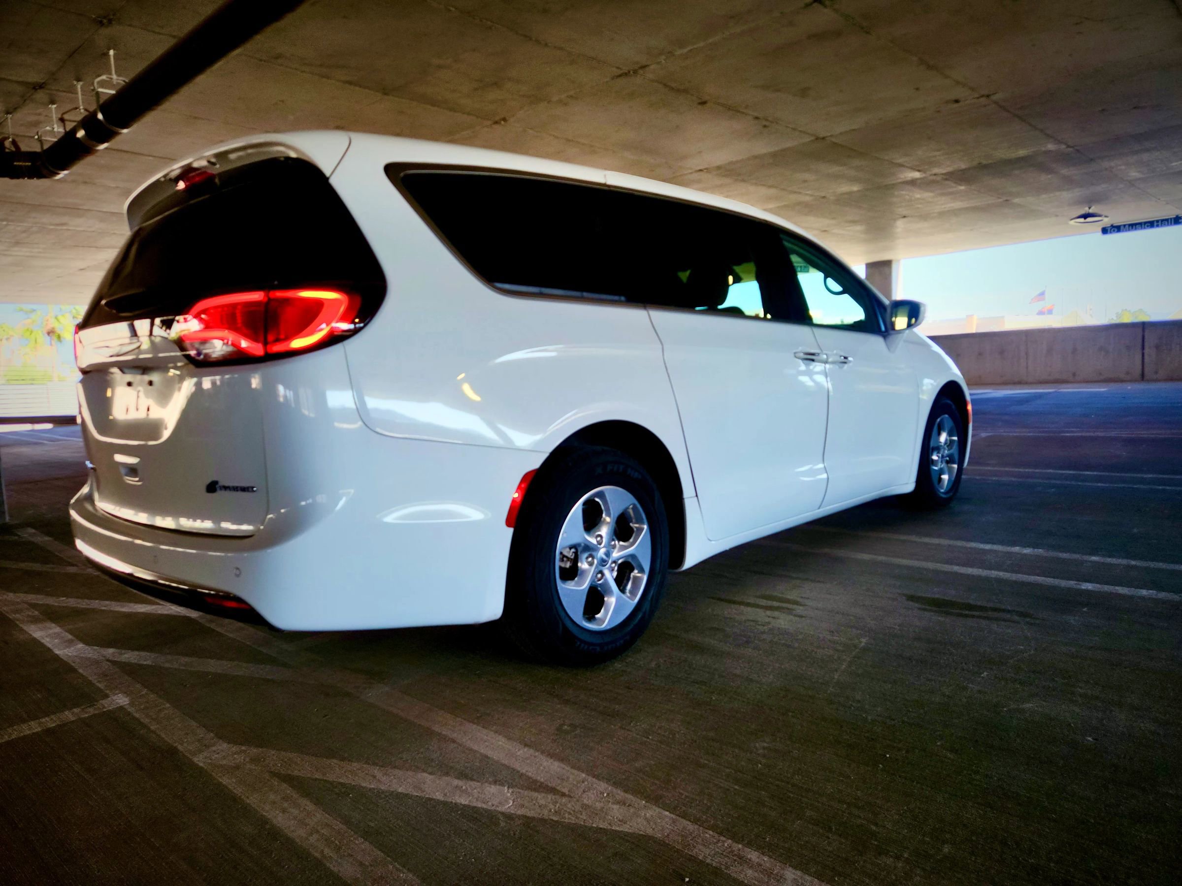 Used 2019 Chrysler Pacifica Touring Plus image 9