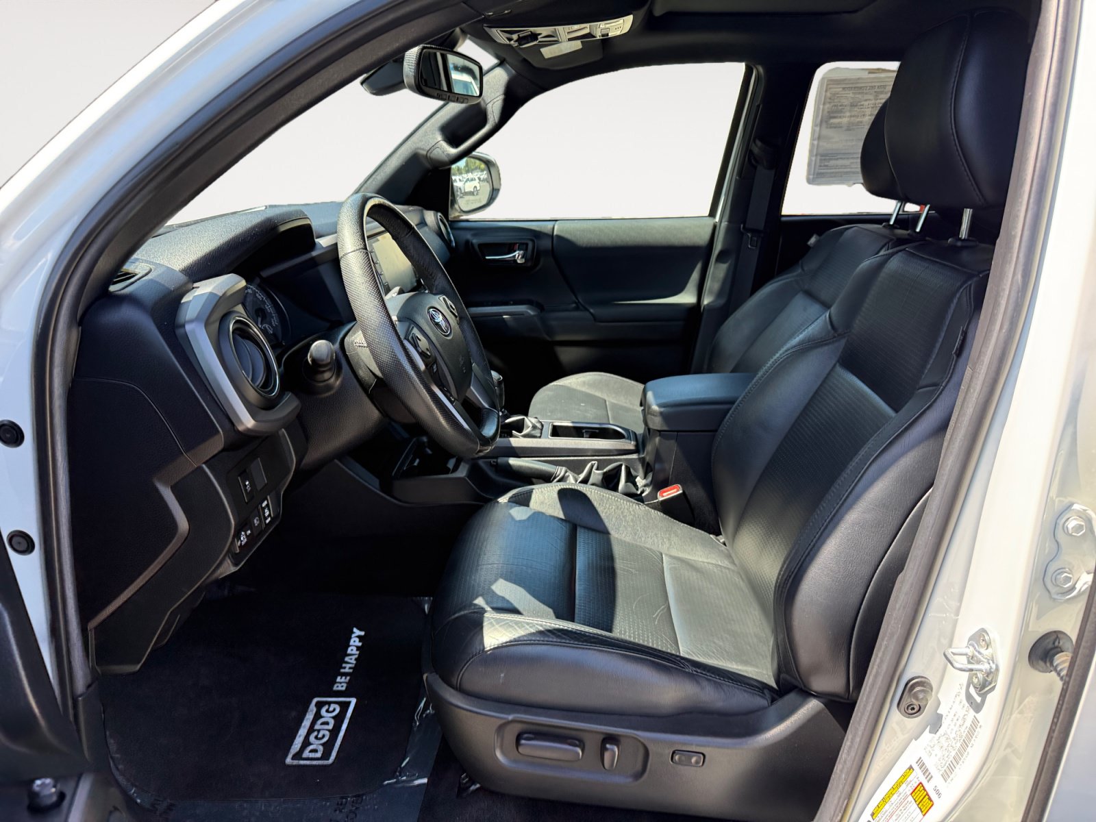 Used 2022 Toyota Tacoma TRD Off-Road w/ TRD Premium Off Road Package AWD/4WD image 10