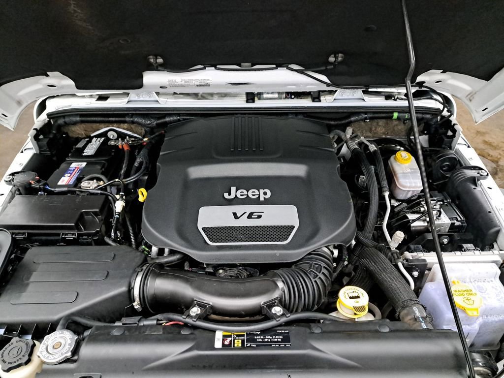 Used 2018 Jeep Wrangler Rubicon w/ Power Convenience Group AWD/4WD image 16