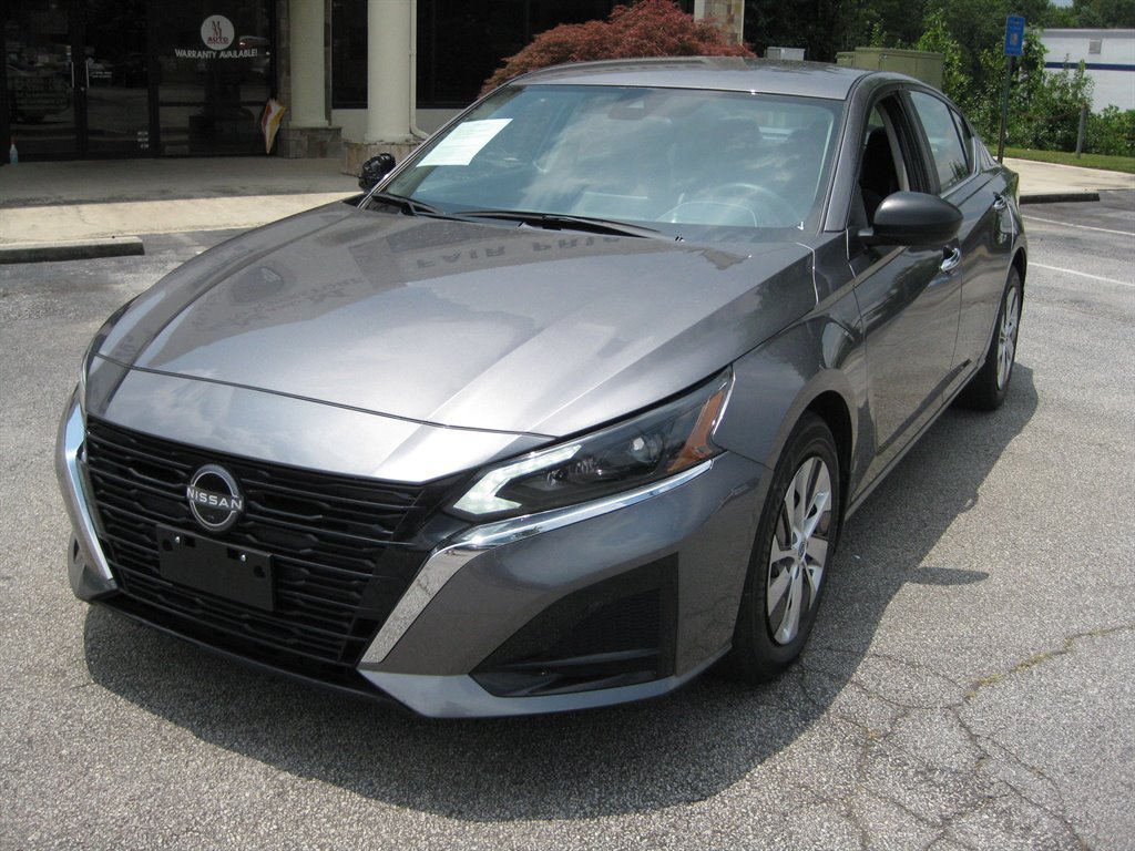 Used 2025 Nissan Altima 2.5 S FWD image 2