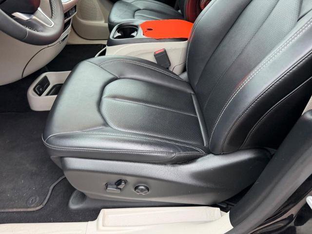 Used 2024 Chrysler Pacifica Limited FWD image 24