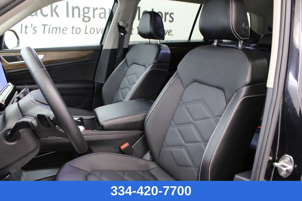 Certified 2025 Volkswagen Atlas SE image 13
