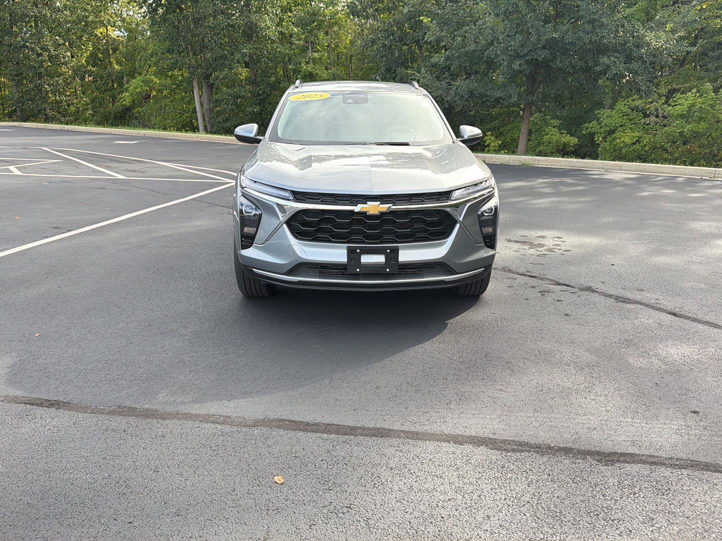 Used 2025 Chevrolet Trax LT FWD image 2