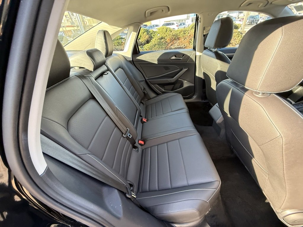 Used 2024 Volkswagen Jetta SE image 30