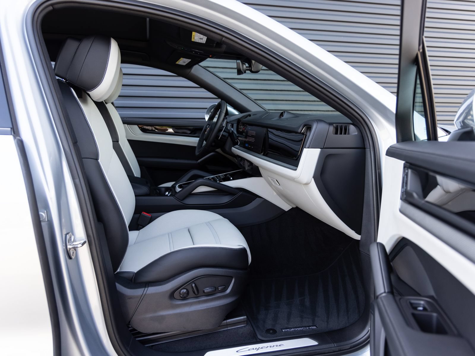 New 2026 Porsche Cayenne Coupe AWD/4WD image 34