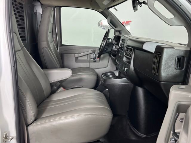 Used 2022 Chevrolet Express 3500 w/ Driver Convenience Package RWD image 24