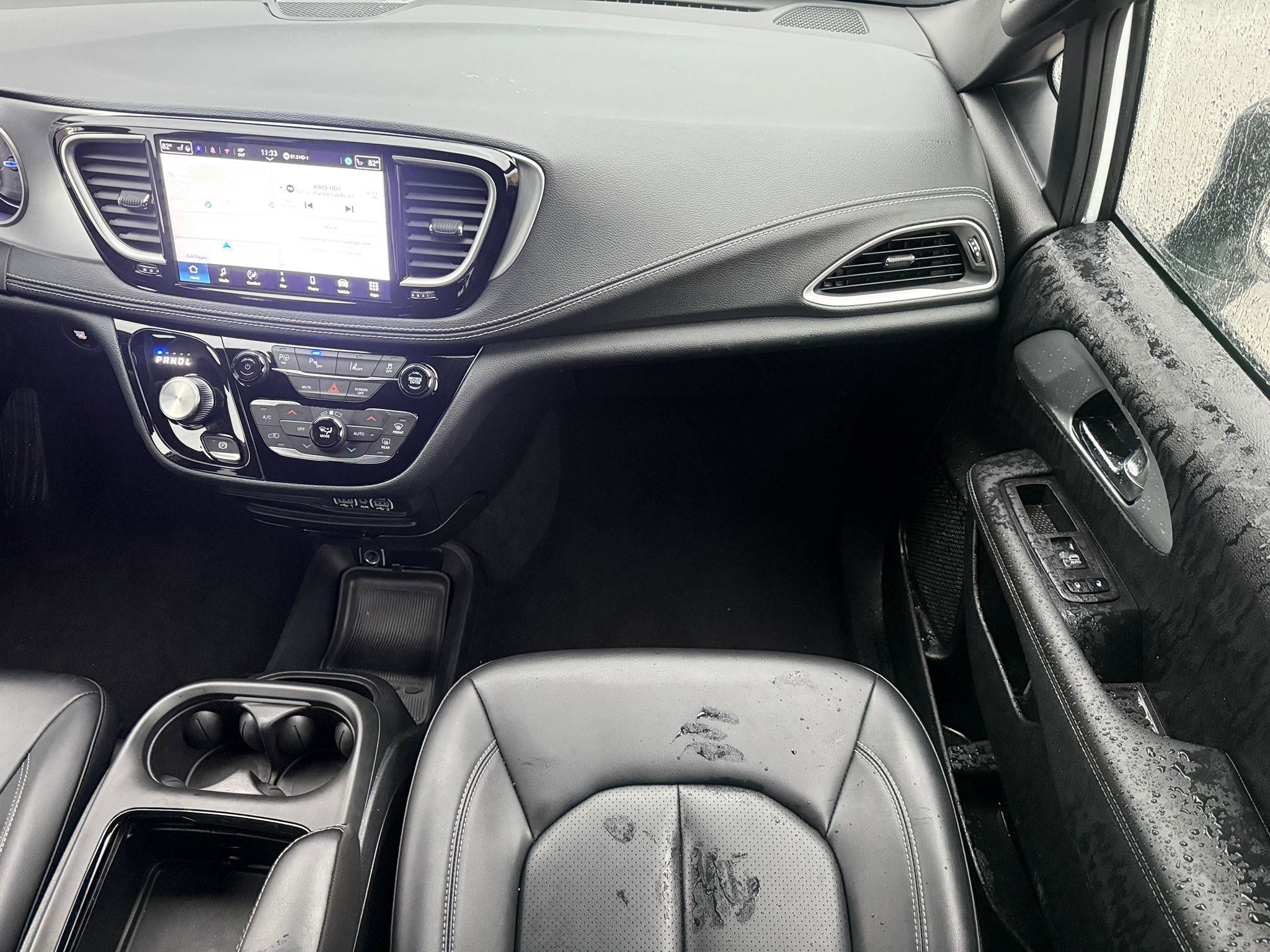 Used 2024 Chrysler Pacifica Limited FWD image 21