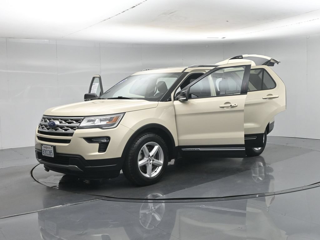 Certified 2018 Ford Explorer XLT w/ Equipment Group 201A FWD image 35