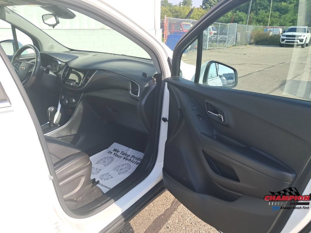 Used 2018 Chevrolet Trax LT w/ LT Convenience Package FWD image 22