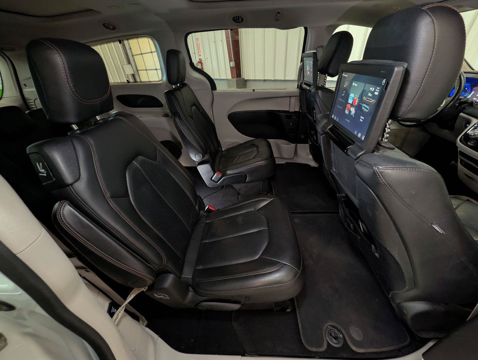 Used 2019 Chrysler Pacifica Touring-L Plus w/ Advanced Safetytec Group FWD image 35