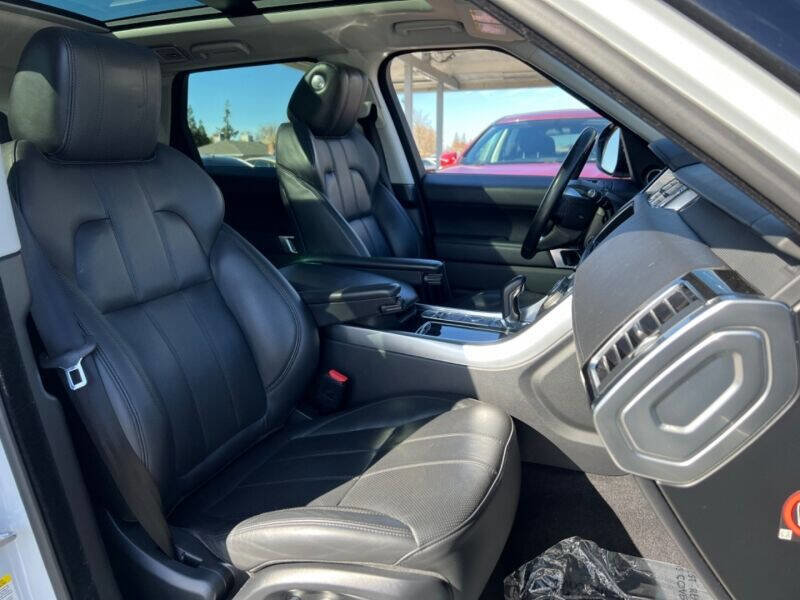Used 2017 Land Rover Range Rover Sport HSE image 17