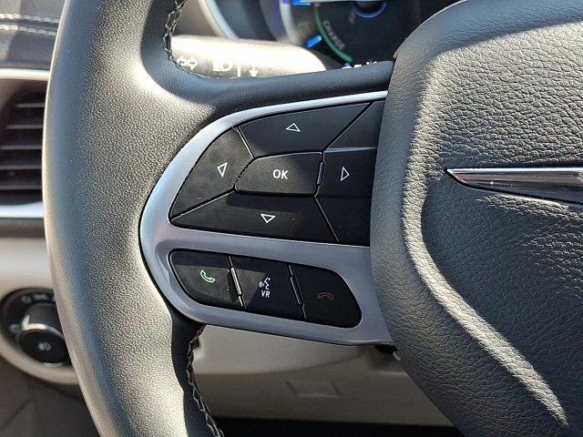 Used 2023 Chrysler Pacifica Touring-L image 26
