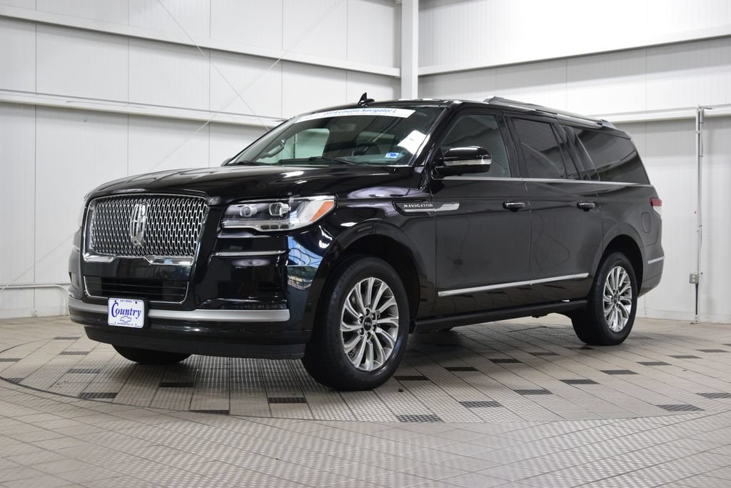 Used 2024 Lincoln Navigator L 4WD image 3