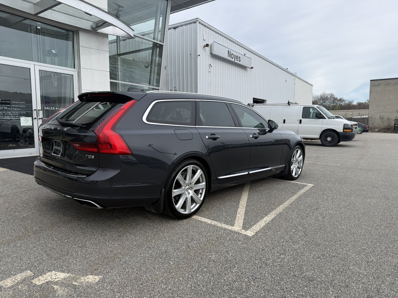 Used 2018 Volvo V90 T5 Inscription FWD image 3