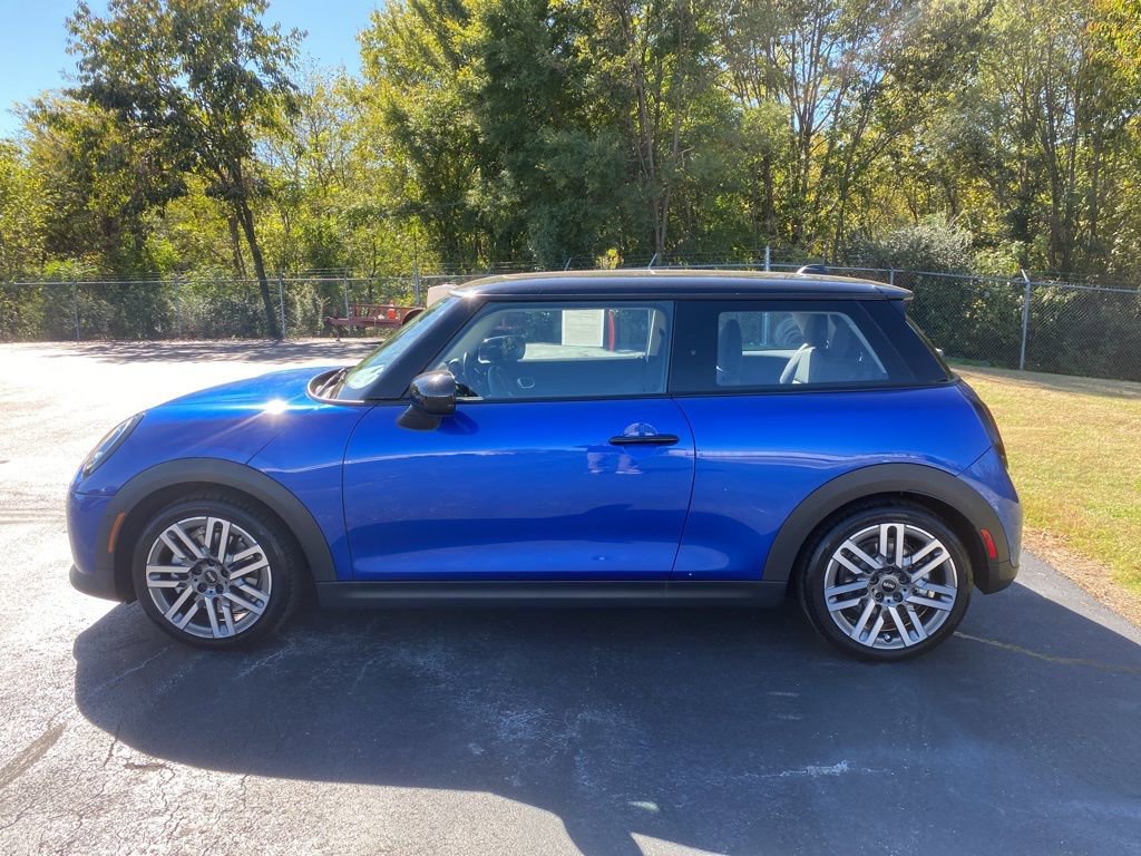 Used 2025 MINI Cooper 2-Door Hardtop image 2