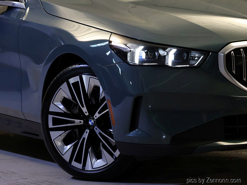 Certified 2026 BMW 540i xDrive AWD/4WD image 3