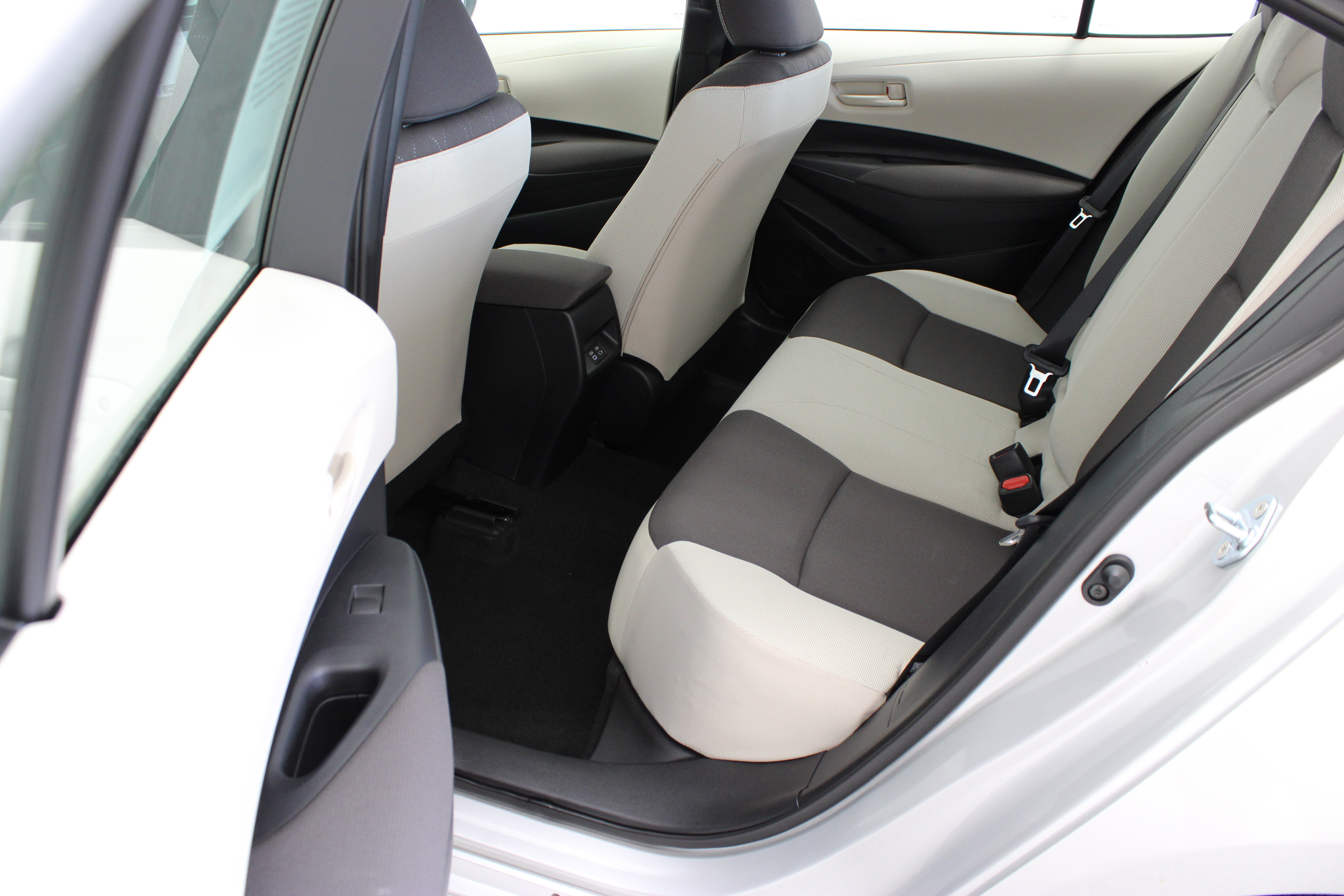 Used 2025 Toyota Corolla LE FWD image 25