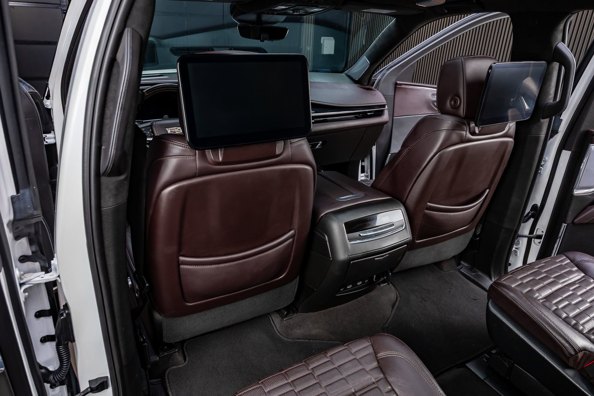 Used 2023 Cadillac Escalade ESV V AWD/4WD image 33