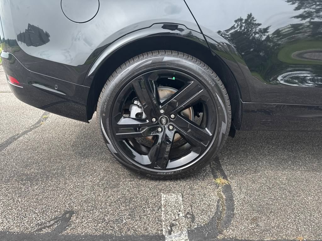 New 2025 Land Rover Discovery Dynamic SE image 25