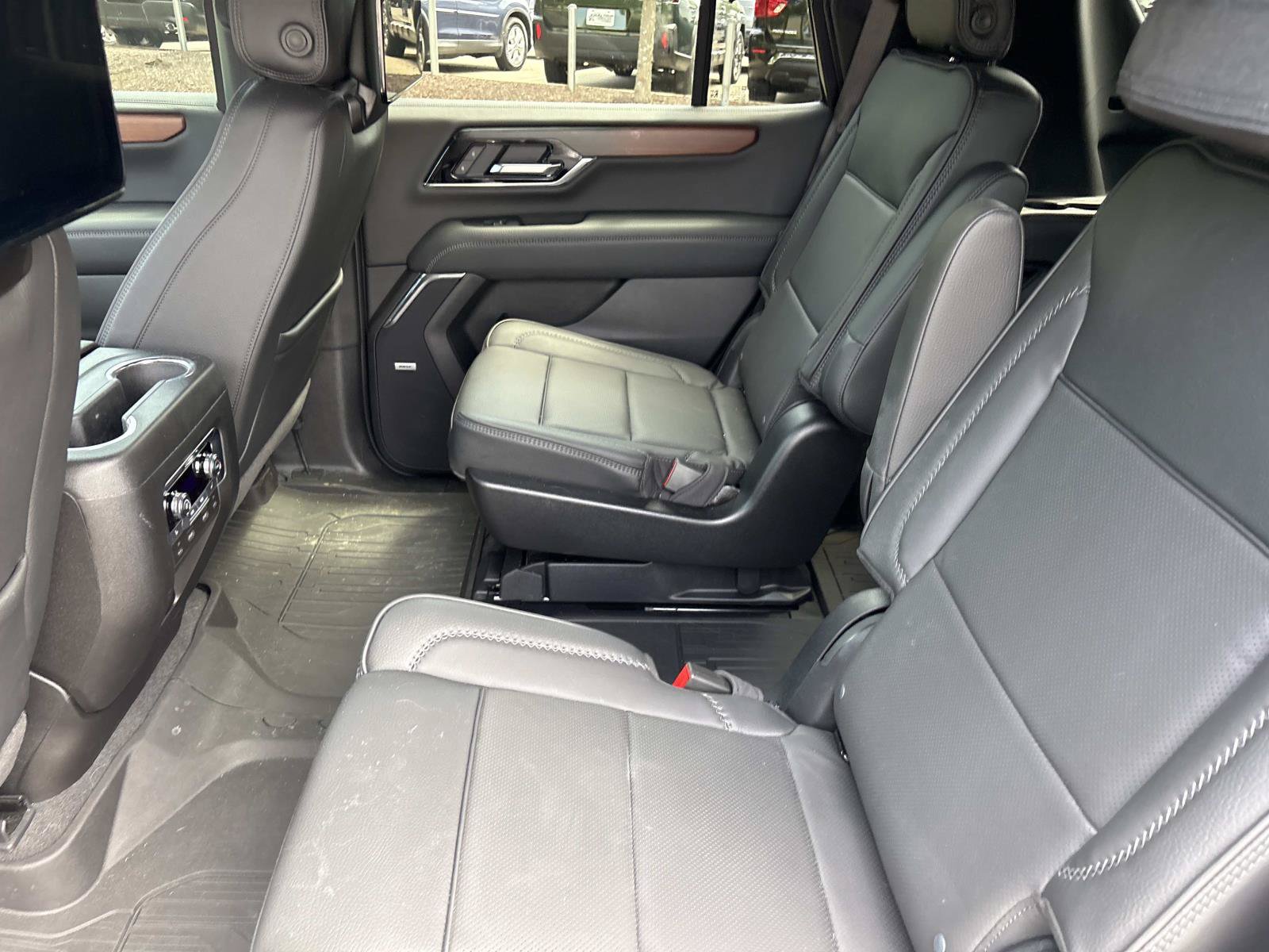 Used 2025 GMC Yukon Denali w/ Denali Reserve Package AWD/4WD image 31