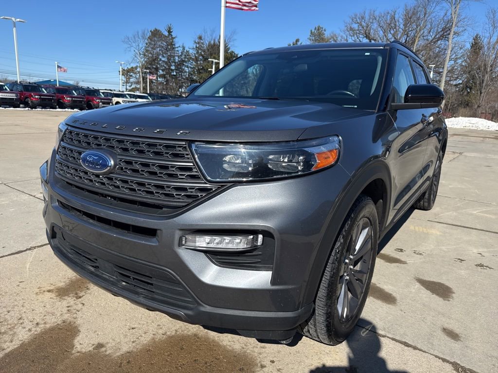 Used 2022 Ford Explorer XLT w/ Equipment Group 202A image 2
