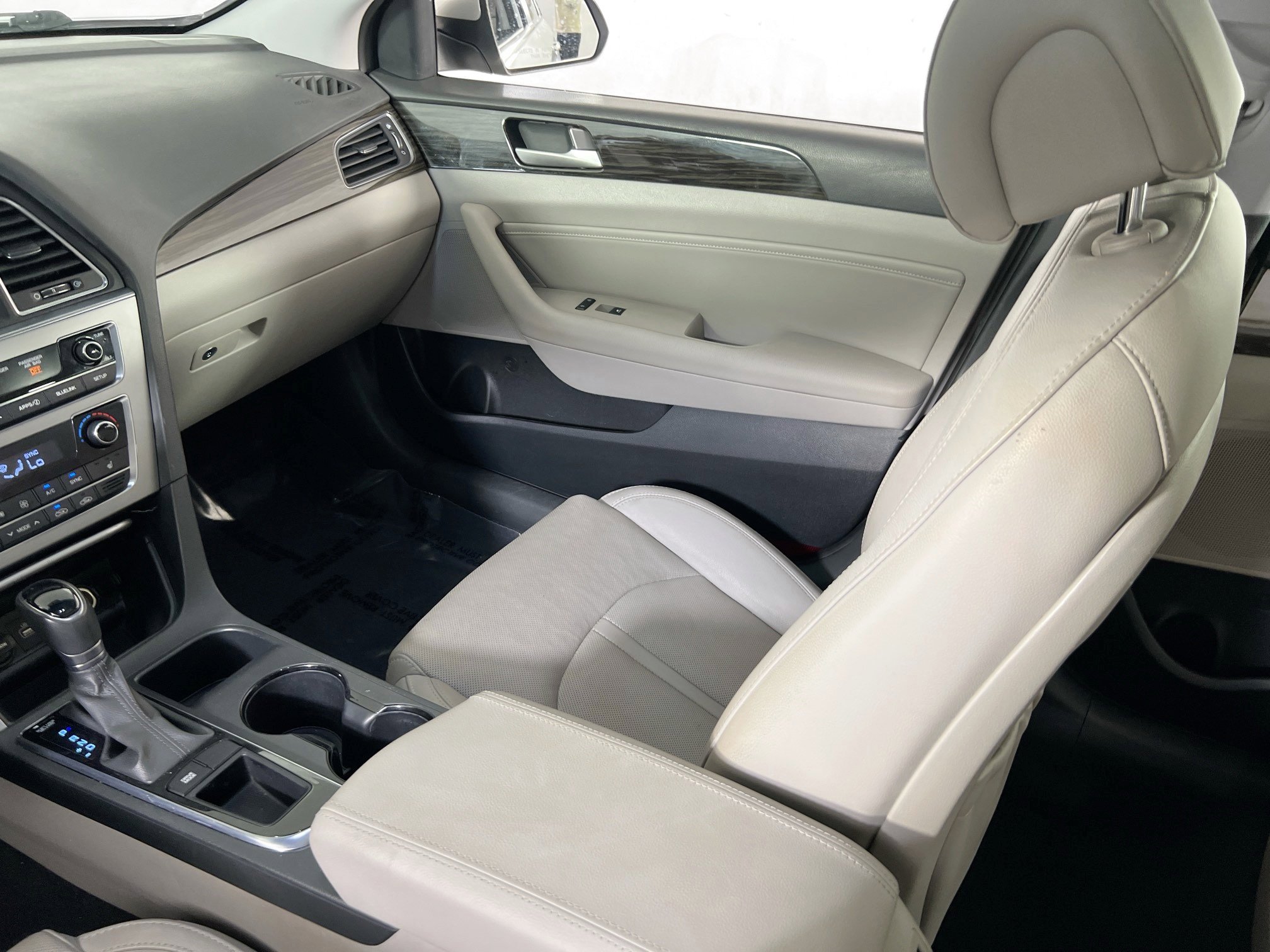Used 2016 Hyundai Sonata Limited FWD image 23